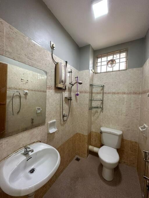 Muslim Suite Home @ Airport Bayan Lepas Penang Exterior foto